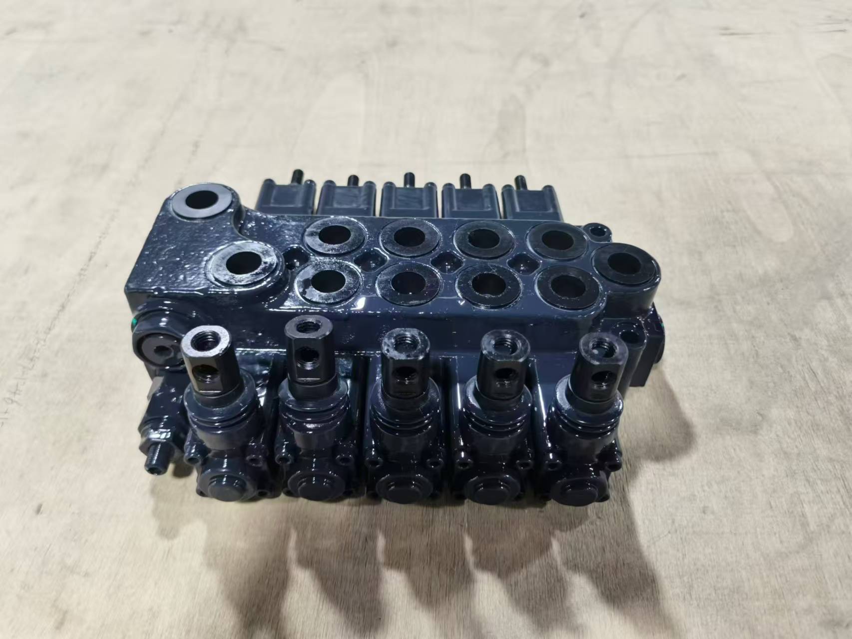 折臂吊配件,起重机配件多路阀