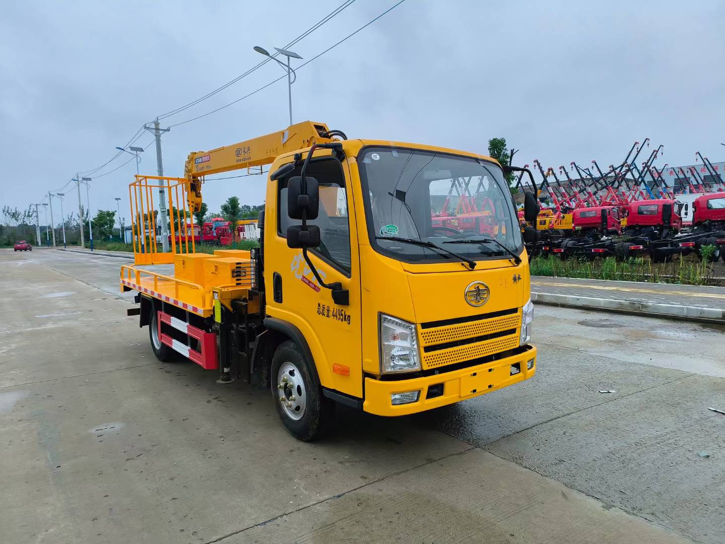 蓝牌解放虎VR单排140马力随车吊(抽油机检修车)