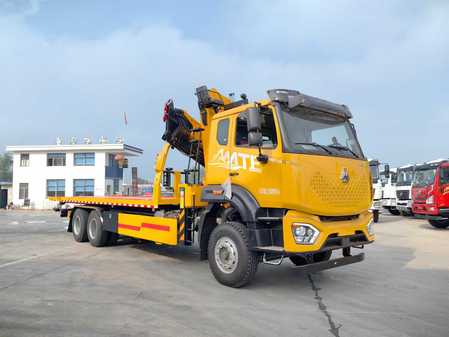 重汽豪沃后双桥清障带吊（有京环）